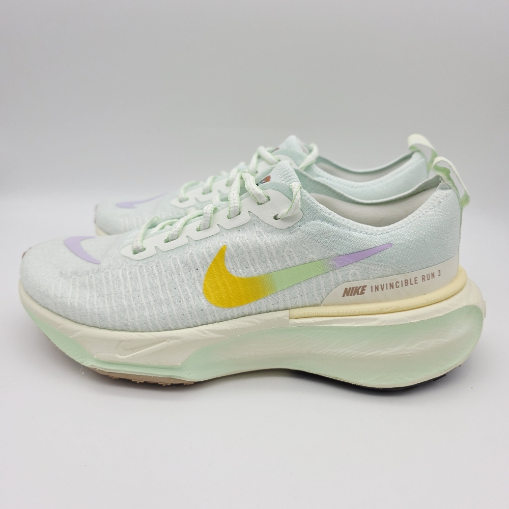 Nike Women's Invincible Run 3 - White and Yellow